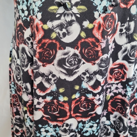 NWT Hot Topic Multicolor Rose & Skull Sleeveless Fit&Flare Lace Up Dress Size L - Picture 4 of 11